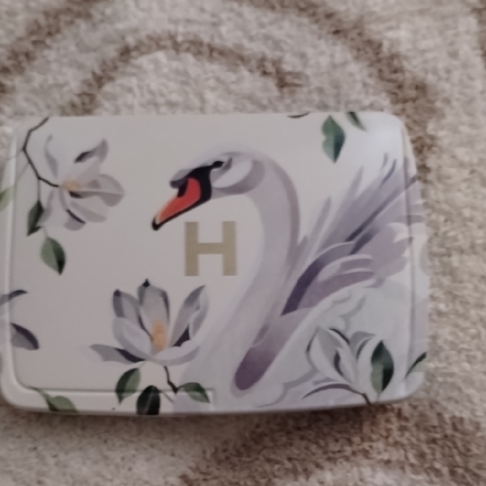 Hourglass Blush Compact with Swan and Floral Design